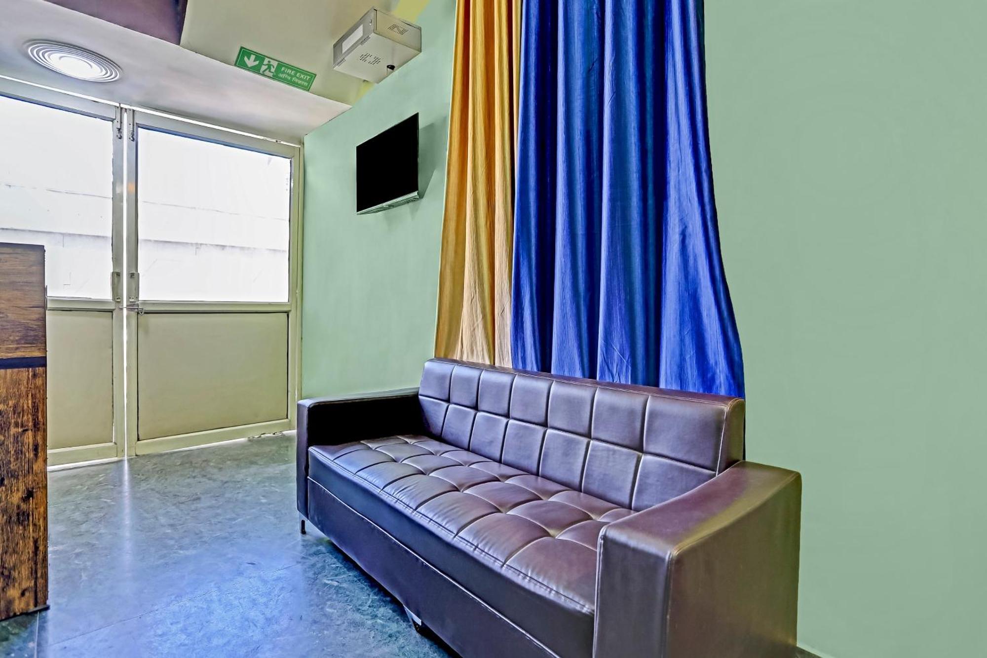 Hotel O Pari Hotel Ghaziabad Εξωτερικό φωτογραφία