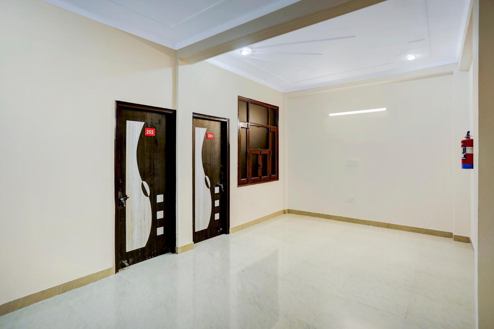 Hotel O Pari Hotel Ghaziabad Εξωτερικό φωτογραφία